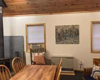 Peaceful - Private - Paradise! The Sugar Shack - Kingfield - Jídelna