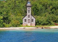 Near Munising and close to Pictured Rocks, Lake Superior, Casino and More! - Christmas - Building