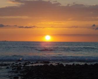 Walk to Quiet Beach from this Charming Home in Playa Ballena. - Ballena - Outdoors view