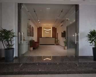 The Red Oak Hotel - Raipur - Hall