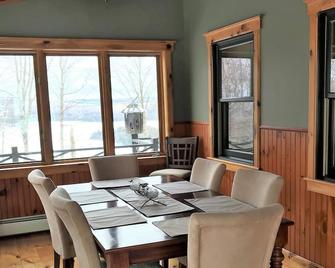 Beautiful chalet with spectacular views in the Adirondack Mountains - Old Forge - Jídelna