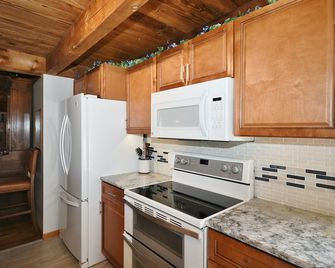 Southern Pines Spacious 5-bedroom farmhouse in amazing Washington, PA with AC. - Washington - Keittiö