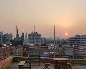Daegu Midtown Hostel - Daegu - Balcón