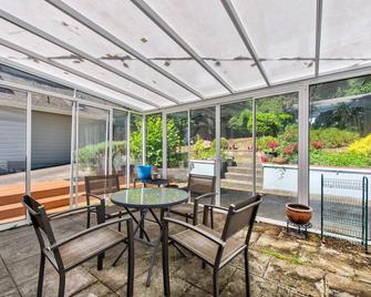 Stunning Sammamish Lake View Home near Weowna Park - Bellevue - Patio