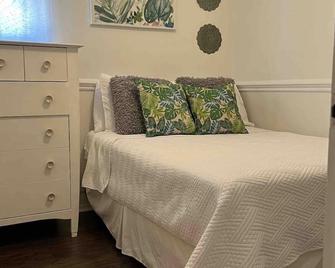 Chic quite cul-de-sac seconds from all major hywys and Emmaus tri-angle - Allentown - Bedroom