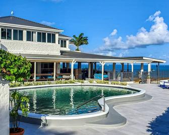 Trade Winds Hotel - Cedar Grove - Pool