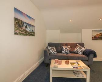 Summer Breezes - Newquay - Living room