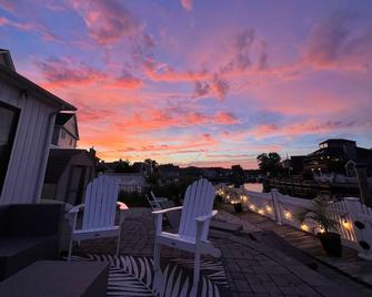 Charming Waterfront Home In Private Beach Community - Brick - Balcony