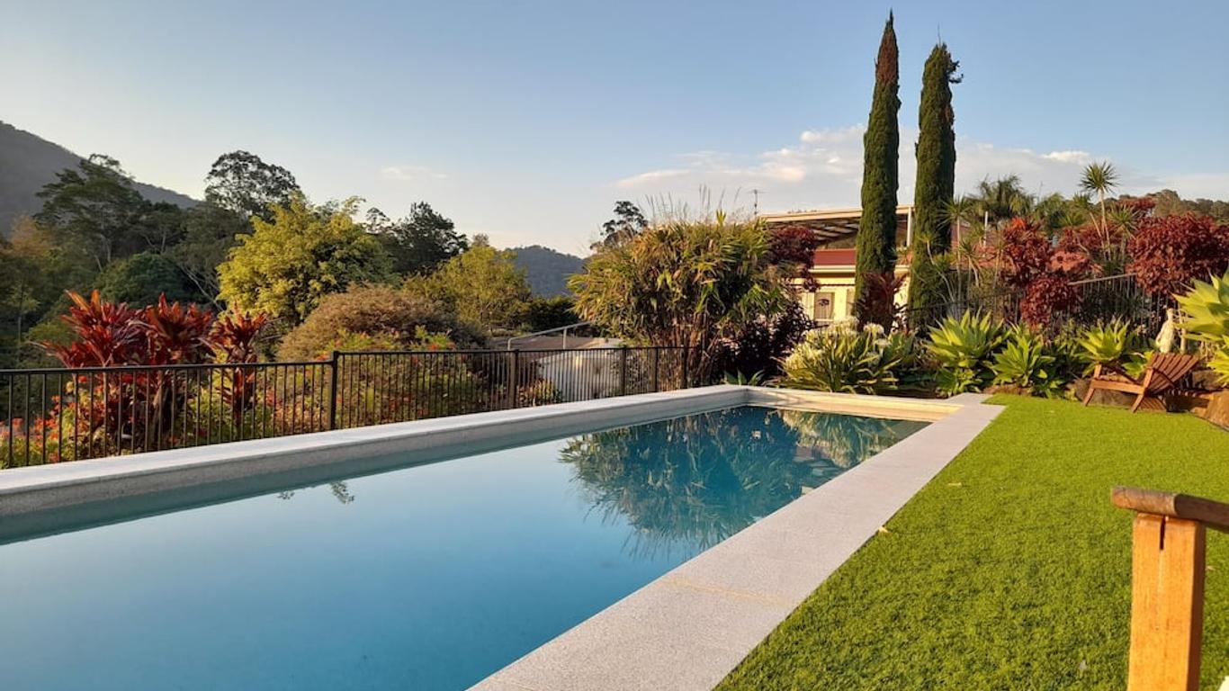 إيه فيو أوف ماونت وورنينج بد آند بريكفاست