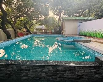 Coocasa - Mahabaleshwar - Piscina