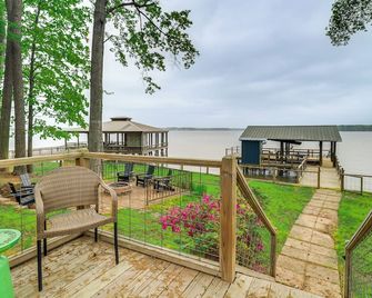 Waterfront House on Toledo Bend with Private Dock! - Many - Balkon