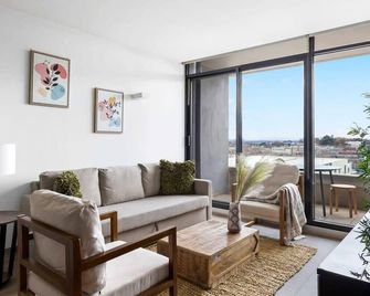 A Lux 2br Apt Next To Melbourne Uni Free Parking - Melbourne - Living room