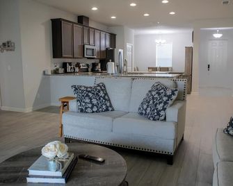 Modern Home in Palm Bay - Palm Bay - Living room