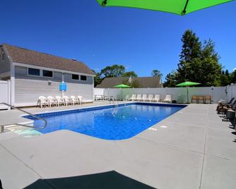 The Swell Annex: Studio w/ Kitchenette Close to Mtn 641 - Killington - Pool