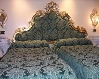 Hotel Vecellio - Venice - Bedroom
