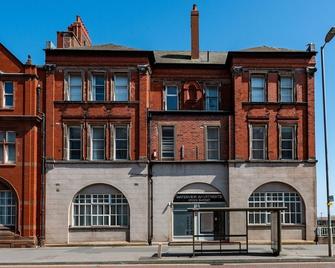 Waterview Deluxe Apartments - Barrow-in-Furness - Building
