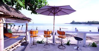 Chill Inn Beach Cafe & Hostel - Koh Samui - Hàng hiên