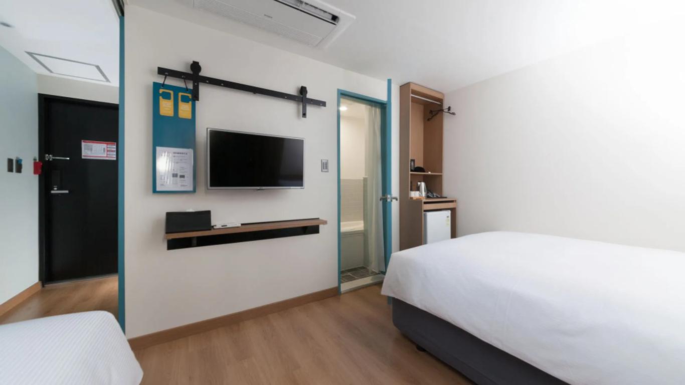 First Stay Hotel Tawny Owl