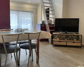 House with swimming pool in Vexin - Brueil-en-Vexin - Comedor