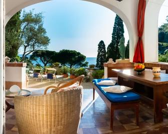 La Dolce Vita minutes from the beach!! with pool - Portofino - Patio