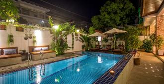 Vmansion Boutique Hotel - Phnom Penh - Bể bơi