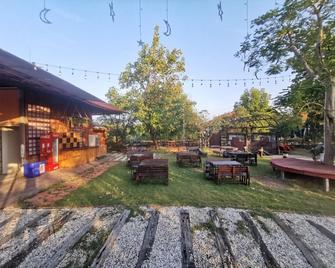 Amphawa horse farm - Samut Songkhram - Binnenhof