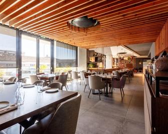 The Shipyard - Angra - אנגרה דו ארואיזמו - מסעדה