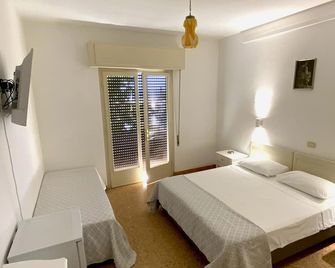 Hotel Naviglio - Marina Di Pietrasanta - Dormitor