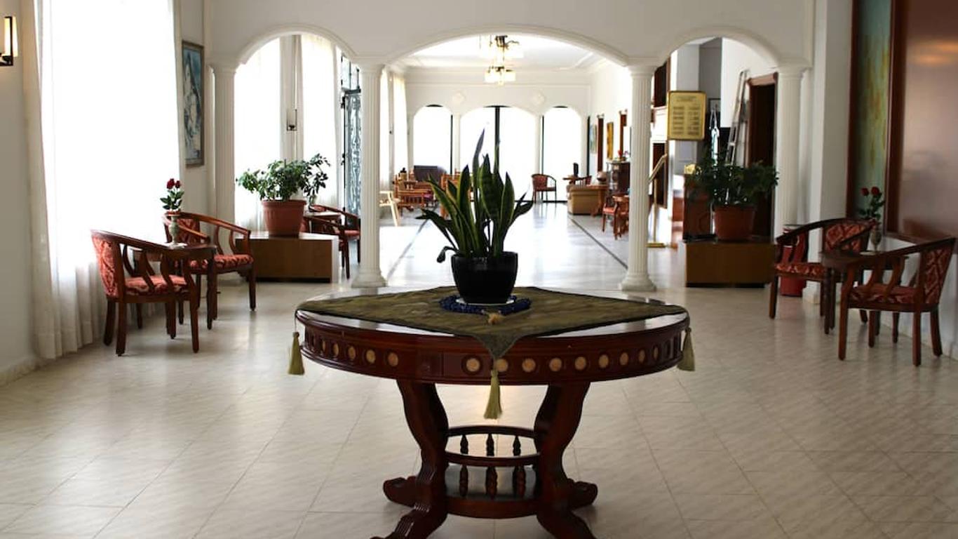 فندق الصخرة