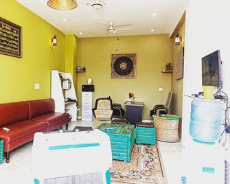The Family Affairs - Agra - Living room