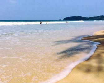 Phayam Coconut Beach Resort - Ko Payam - Beach
