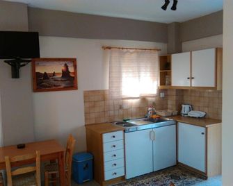 Kastraki Studios - Stoupa - Kitchen