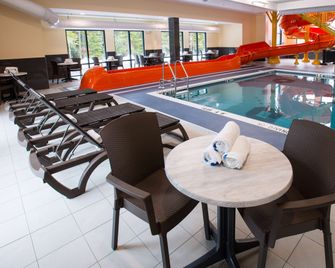 Chateau Fredericton, Trademark Collection by Wyndham - Fredericton - Uima-allas