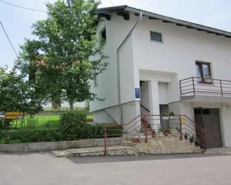 Apartmani Prebeg - Rakovica - Building