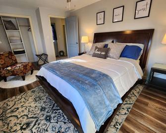 Cozy House On The Hill 10 Min From Ft. Leonard Wood - Waynesville - Bedroom