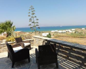 Stunning views, close to Plaka beach, peaceful location - Naxos - Balkon