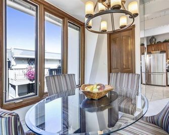 Cozy 2BR Condo w/ Mountain Views & Hot Tub - Aspen - Essbereich