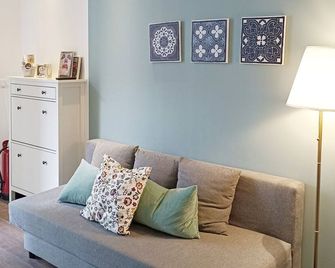Spacious 3-bedroom Apartment in City Centre - וינה - סלון