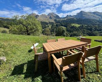 Chalet cabane pleine nature - Le Bouchet-Mont-Charvin - Patio