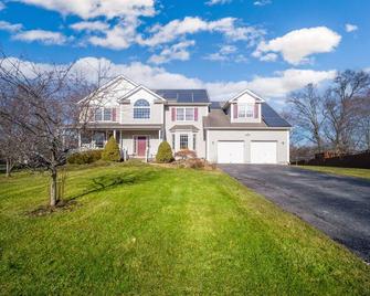 6 bedroom colonial house - Chester - Building
