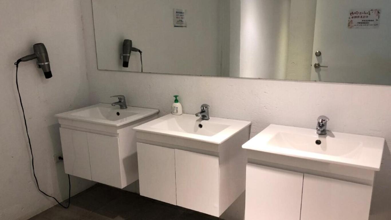4Plus Hostel