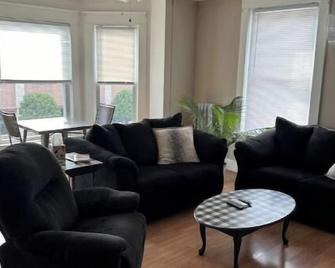 Cozy 1-bedroom apartment with AC and WiFi in enjoyable Geneva - Geneva - Wohnzimmer