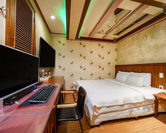 Sincheon Plus - Seoul - Bedroom