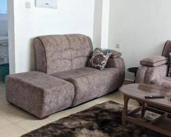 Tazama Airbnb - Nyeri - Living room