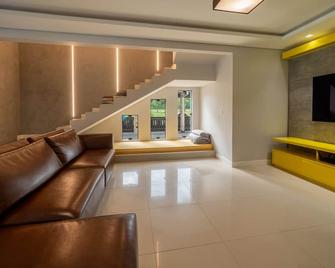 Casa de Campo Aconchegante com Muitas Comodidades na Estrada Bonita - Joinville - Living room