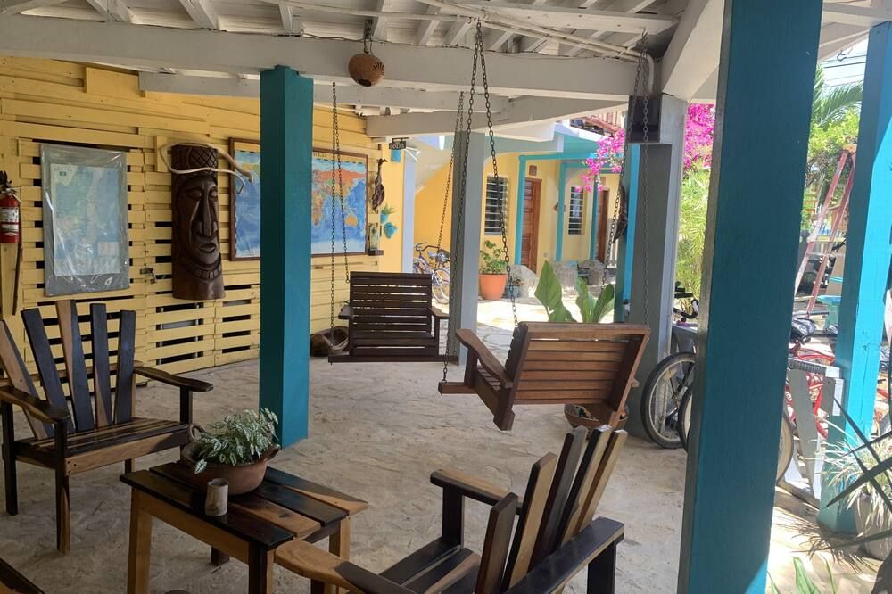 Private Jaguar Room w/AC - All Seasons Belize - Hopkins - Terasa