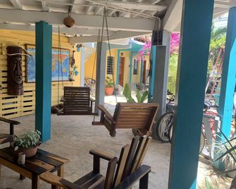 Private Jaguar Room w/AC - All Seasons Belize - Hopkins - Terasa