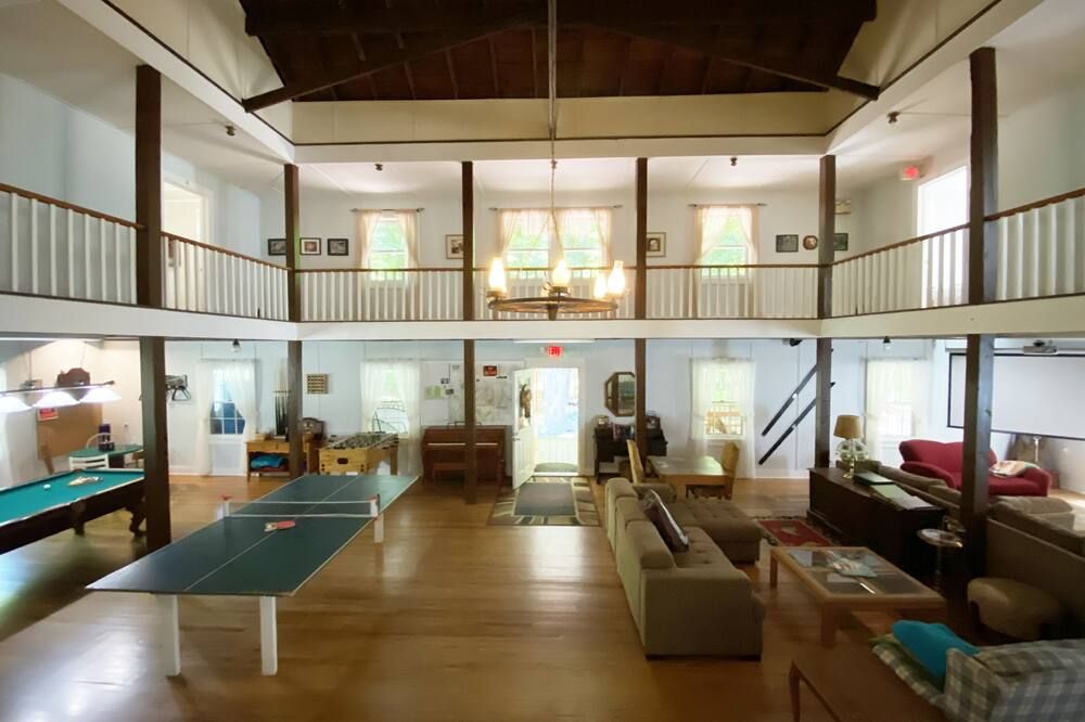 Huge Stream-Lined House, Tons Of Things To Do - No After graduation/prom events