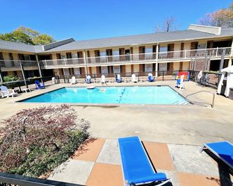 The Guest Lodge Gainesville - Gainesville - Басейн