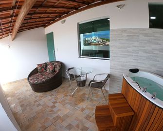 Complete flat with gourmet terrace and barbecue - Governador Valadares - Patio